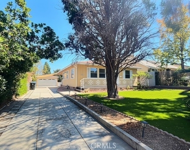 26420 Pineknoll - Photo Thumbnail 1