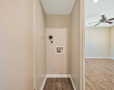 590 N Los Robles Avenue - Photo Thumbnail 5