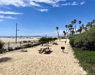 711 Pacific Coast - Photo Thumbnail 27