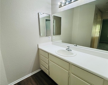 2800 Keller Drive - Photo Thumbnail 8