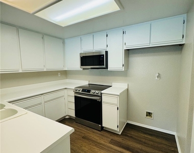 2800 Keller Drive - Photo Thumbnail 1