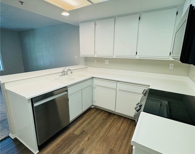 2800 Keller Drive - Photo Thumbnail 3