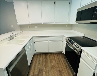 2800 Keller Drive - Photo Thumbnail 2