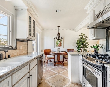 329 Marguerite Avenue - Photo Thumbnail 10