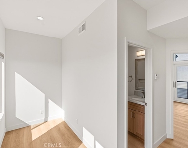 215 Oceanside Blvd - Photo Thumbnail 12