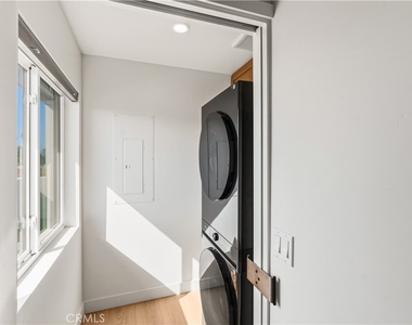 215 Oceanside Blvd - Photo Thumbnail 6