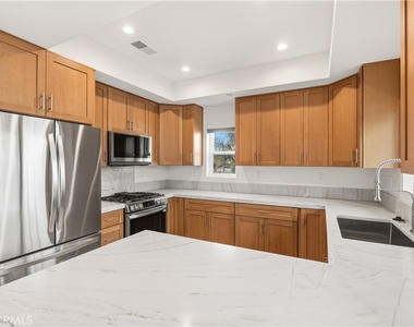 215 Oceanside Blvd - Photo Thumbnail 3