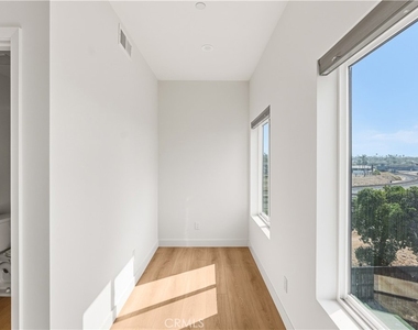 215 Oceanside Blvd - Photo Thumbnail 11