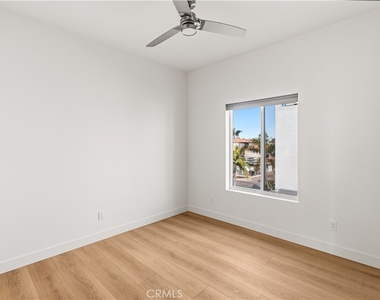 215 Oceanside Blvd - Photo Thumbnail 9