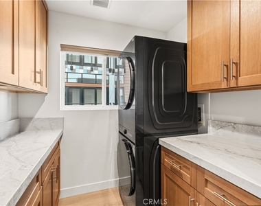 215 Oceanside Blvd - Photo Thumbnail 7