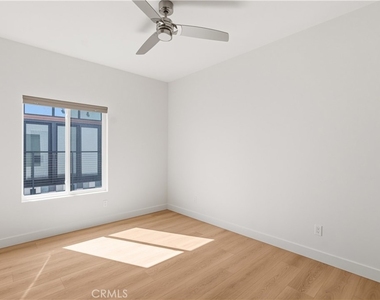 215 Oceanside Blvd - Photo Thumbnail 11