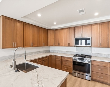215 Oceanside Blvd - Photo Thumbnail 2