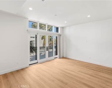 215 Oceanside Blvd - Photo Thumbnail 5