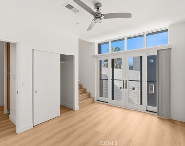 215 Oceanside Blvd - Photo Thumbnail 6