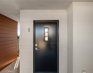 215 Oceanside Blvd - Photo Thumbnail 14