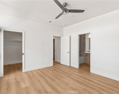 215 Oceanside Blvd - Photo Thumbnail 6