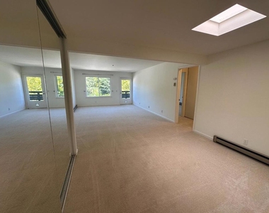 4004 Farm Hill Boulevard - Photo Thumbnail 4