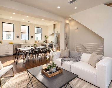 2207 Selig - Photo Thumbnail 6