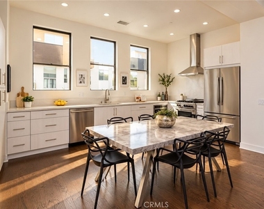 2207 Selig - Photo Thumbnail 5