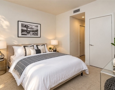 2207 Selig - Photo Thumbnail 10