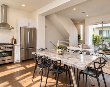 2207 Selig - Photo Thumbnail 9