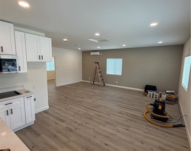 5252 Sierra St - Photo Thumbnail 1