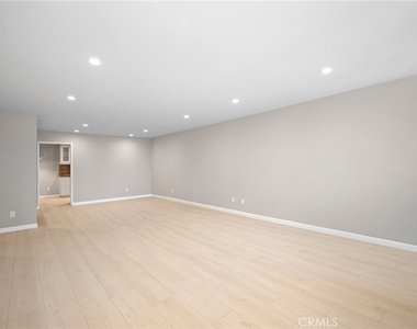 125 W Mountain Street - Photo Thumbnail 5