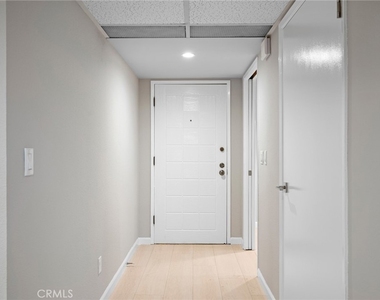 125 W Mountain Street - Photo Thumbnail 3