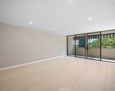 125 W Mountain Street - Photo Thumbnail 4