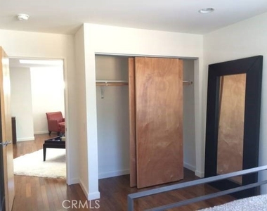 1462 1/2 Silver Lake Boulevard - Photo Thumbnail 15