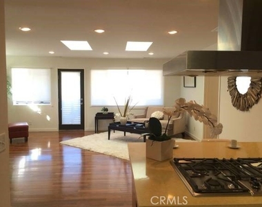 1462 1/2 Silver Lake Boulevard - Photo Thumbnail 2