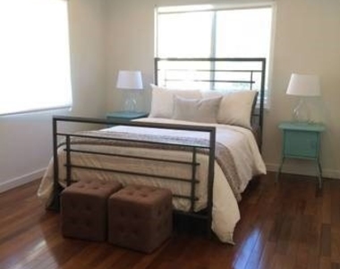 1462 1/2 Silver Lake Boulevard - Photo Thumbnail 14