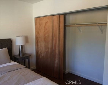 1462 1/2 Silver Lake Boulevard - Photo Thumbnail 11