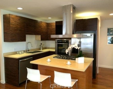 1462 1/2 Silver Lake Boulevard - Photo Thumbnail 7