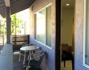 1462 1/2 Silver Lake Boulevard - Photo Thumbnail 5