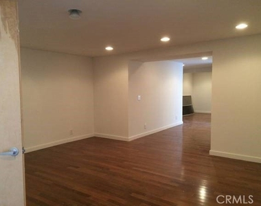 1462 1/2 Silver Lake Boulevard - Photo Thumbnail 21