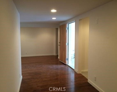 1462 1/2 Silver Lake Boulevard - Photo Thumbnail 20