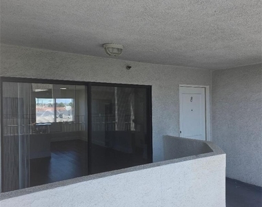 4326 W 142nd Street - Photo Thumbnail 3
