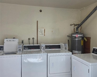 4326 W 142nd Street - Photo Thumbnail 17