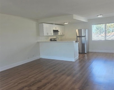 4326 W 142nd Street - Photo Thumbnail 5