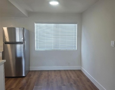 4326 W 142nd Street - Photo Thumbnail 7