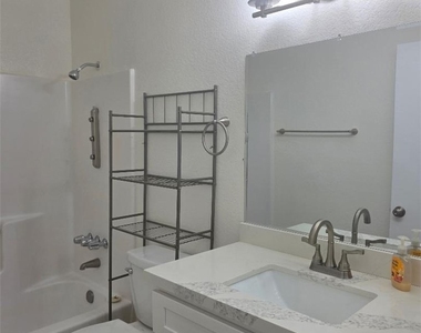 4326 W 142nd Street - Photo Thumbnail 15