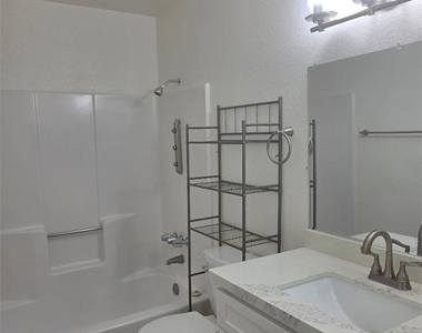 4326 W 142nd Street - Photo Thumbnail 13