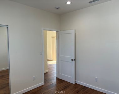 4705 Acacia Street - Photo Thumbnail 6