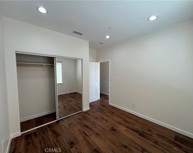 4705 Acacia Street - Photo Thumbnail 8