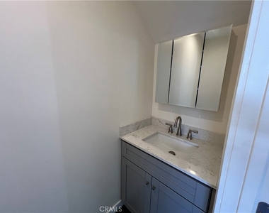 4705 Acacia Street - Photo Thumbnail 3