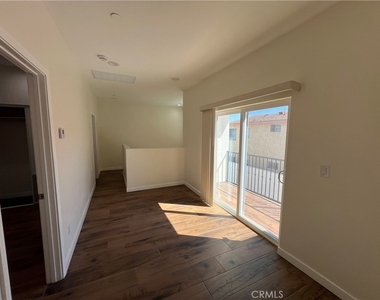 4705 Acacia Street - Photo Thumbnail 9