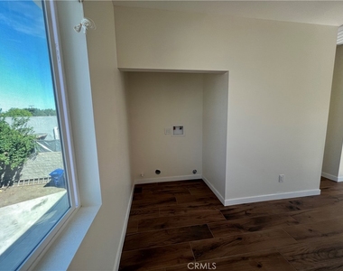 4705 Acacia Street - Photo Thumbnail 6