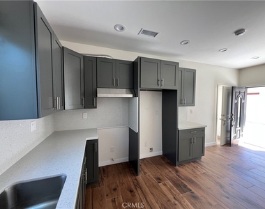 4705 Acacia Street - Photo Thumbnail 2