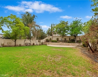 6841 Lokai Court - Photo Thumbnail 36
